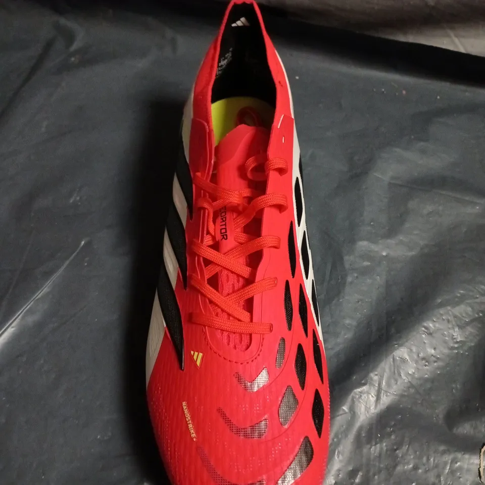 UNBOXED PAIR OF ADIDAS PREDATOR FOOTBALL BOOTS – UK SIZE 11