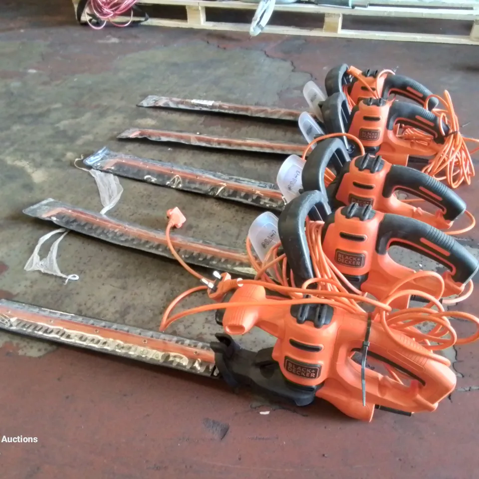 5 CORDED BLACK+DECKER HEDGE TRIMMERS. 