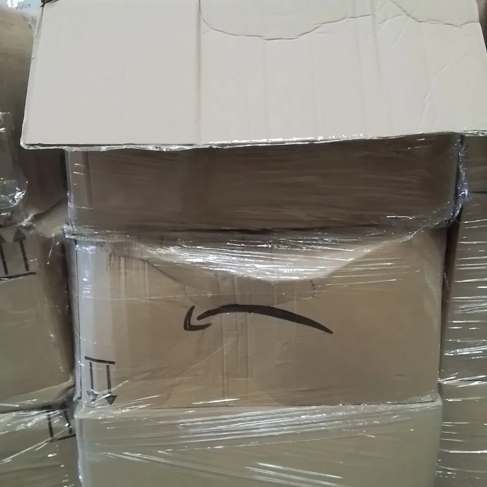 PALLET CONTAINING A LARGE QUANTITY OF TABLET CASES AND SCREEN PROTECTORS