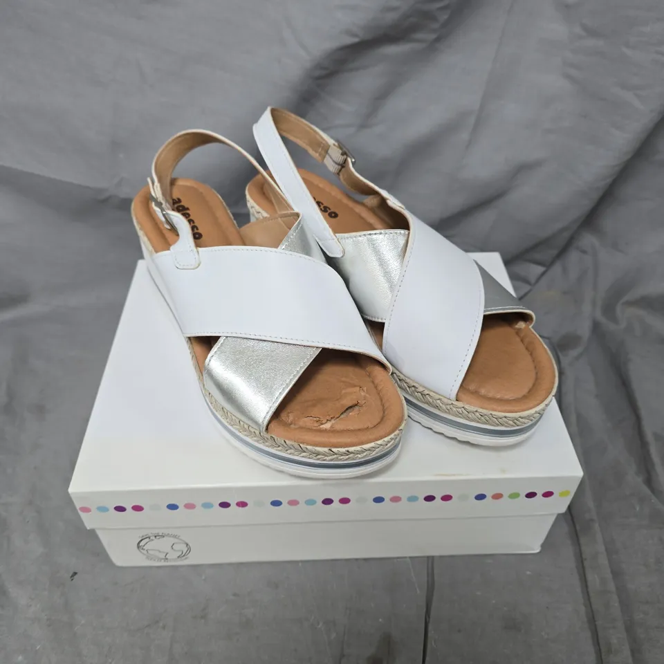 PAIR OF ADESSO COCO SUMMER SANDALS - 7