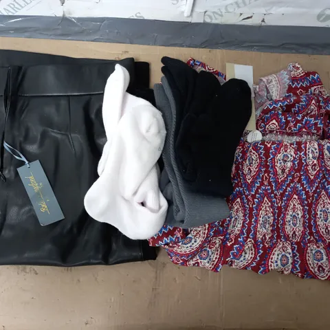 APPROXIMATELY 20 ASSORTED ITEMS OF WOMEN'S CLOTHING TO INCLUDE RUTH LANGSFORD PEN SKIRT SIZE 14, FINERY SKIRT SIZE 10 