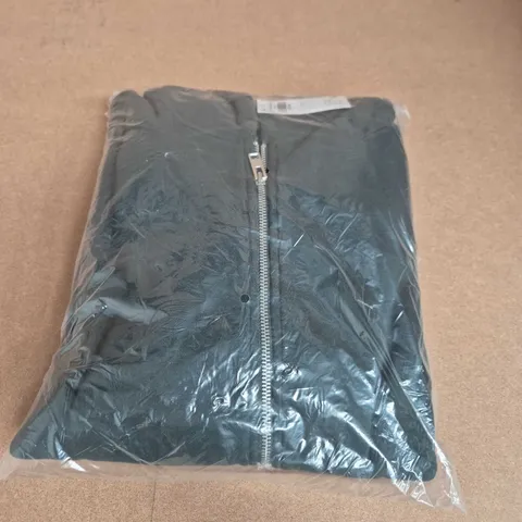 BAGGED ESSENTIAL FULL-ZIP HOODIE IN GREEN - MEDIUM