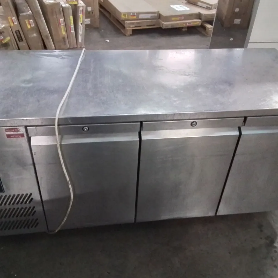 WILLIAMS HJC3-HC R2 JADE THREE DOOR COUNTER GN 1/1 REFRIGERATOR