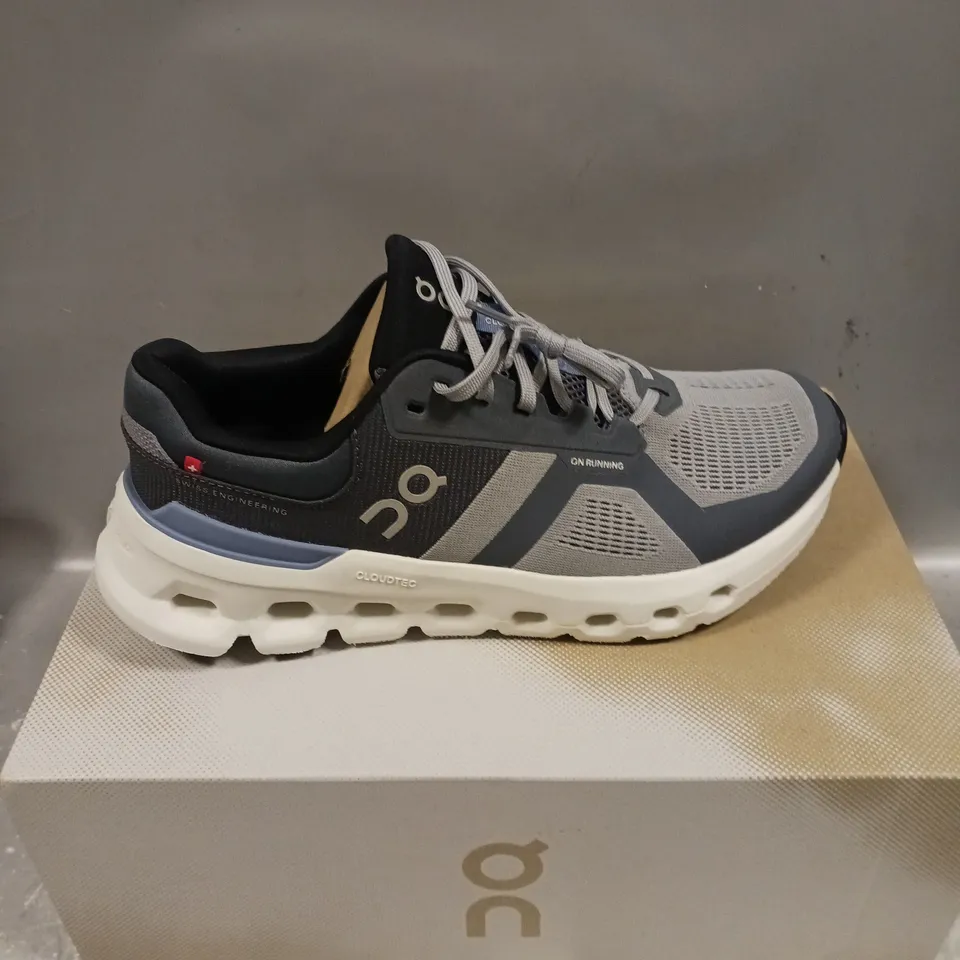 BOXED PAIR OF ON CLOUD CLOUDRUNNER 2 TRAINERS - 8.5