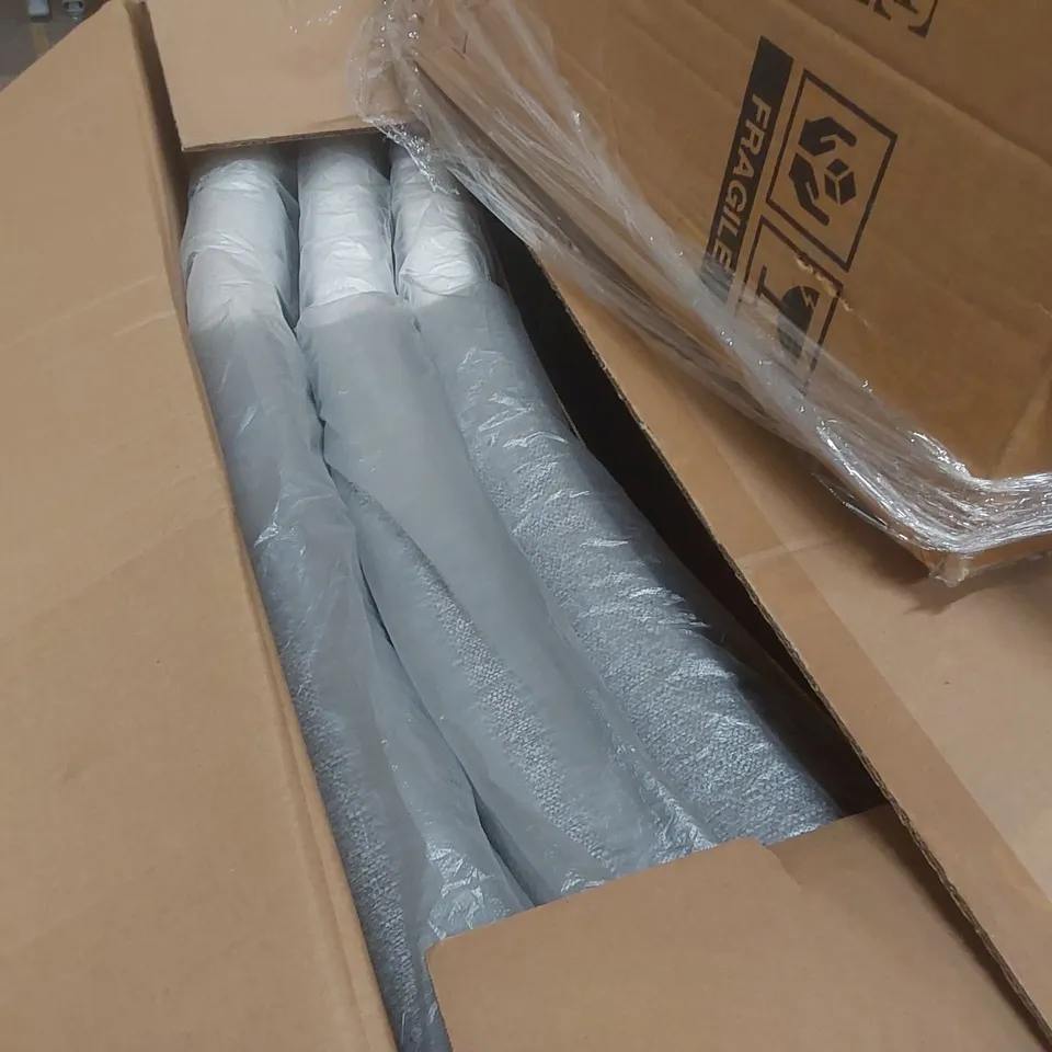 PALLET CONTAINING A LARGE QUANTITY OF ASSORTED CHAIRS AND CHAIR PARTS ECT