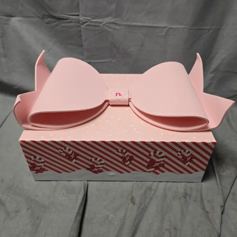 BOXED P.LOUISE 4PC GIFTSET TO INCLUDE 4 LIP OIL & CONDITIONER SETS