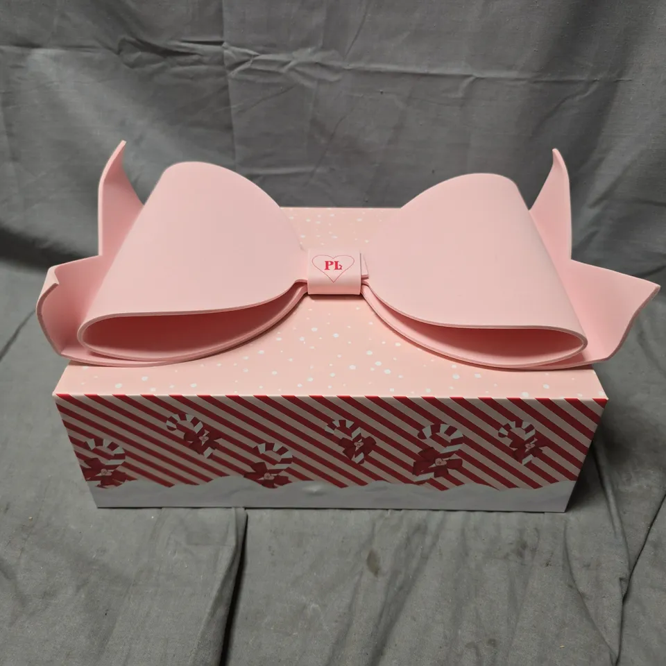 BOXED P.LOUISE 4PC GIFTSET TO INCLUDE 4 LIP OIL & CONDITIONER SETS