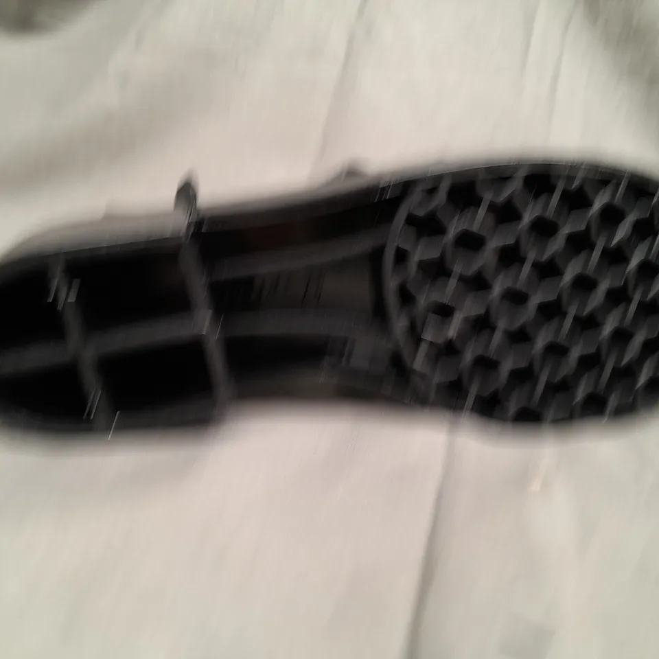 BOX OF APPROX 24 ASSORTED ASPIRER HEELED SANDALS IN BLACK IN VARIOUS SIZES 