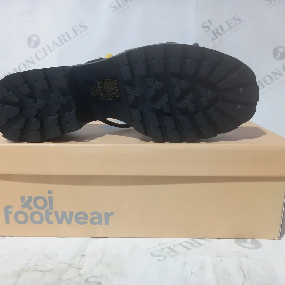 BRAND NEW BOXED PAIR OF KOI VEGAN BLOOMING DAISY OASIS STRAPPY SLIDERS IN BLACK - UK SIZE 5