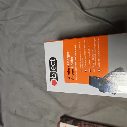BOX OF ASSORTED ITEMS INCLUDING OBJECT WIRELESS CHARGER PHONE HOLDER & USB ACCESSORIES 
