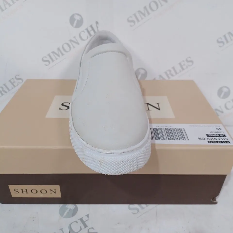 BOXED PAIR OF SHOON EIDOLON TRAINERS IN OFF WHITE SIZE 7