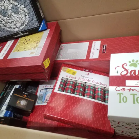 PALLET CONTAINING ASSORTED CHRISTMAS & HALLOWEEN PRODUCTS & DECORATIONS INCLUDING BOTTLE BRUSH LED TREE, FILLABLE CRACKERS, CHRISTMAS GIFT BOX, THE NIGHTMARE BEFORE CHRISTMAS  500PC PUZZLE & PAINT YOU