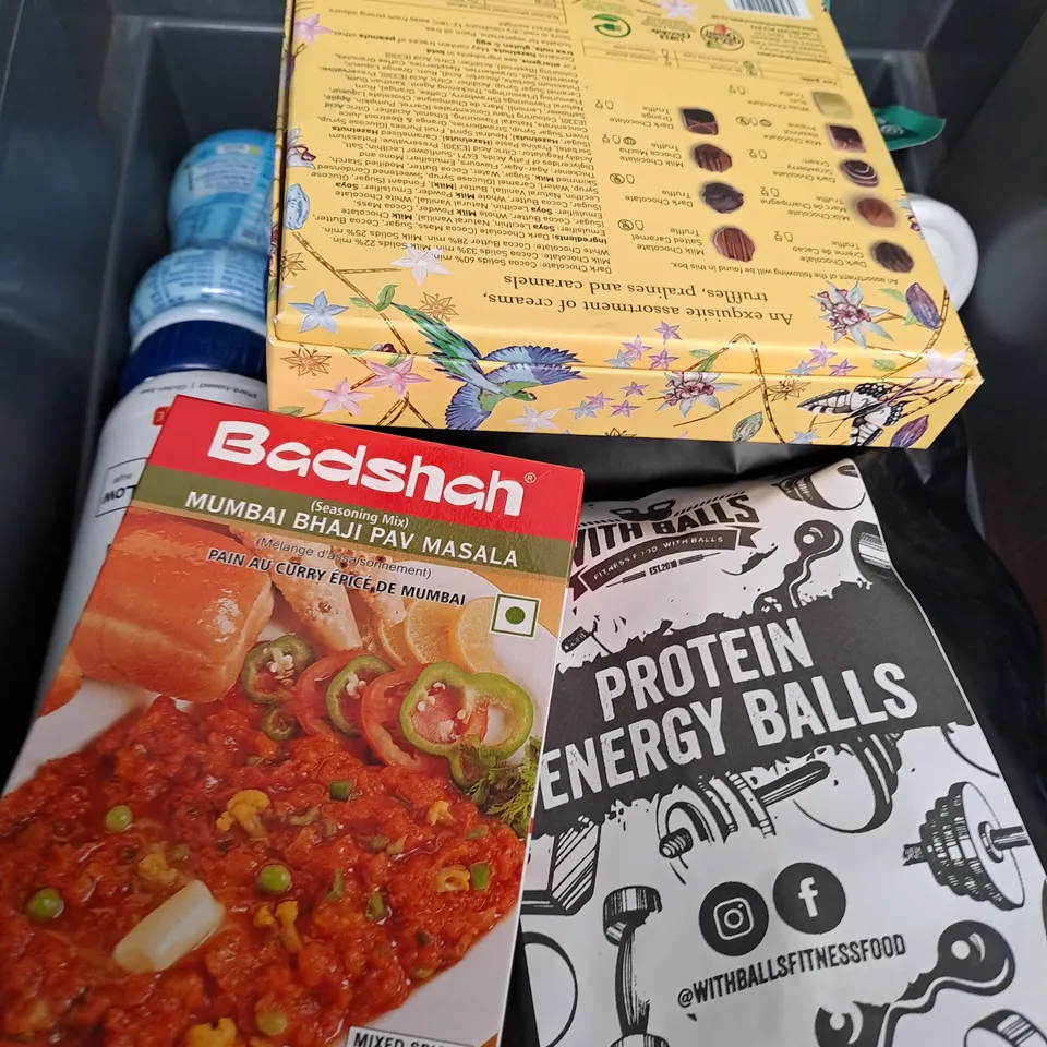 BOX OF APPROXIMATELY 10 ITEMS TO INCLUDE HUEL VANILLA, PROTEIN BALLS, APTAMIL ETC