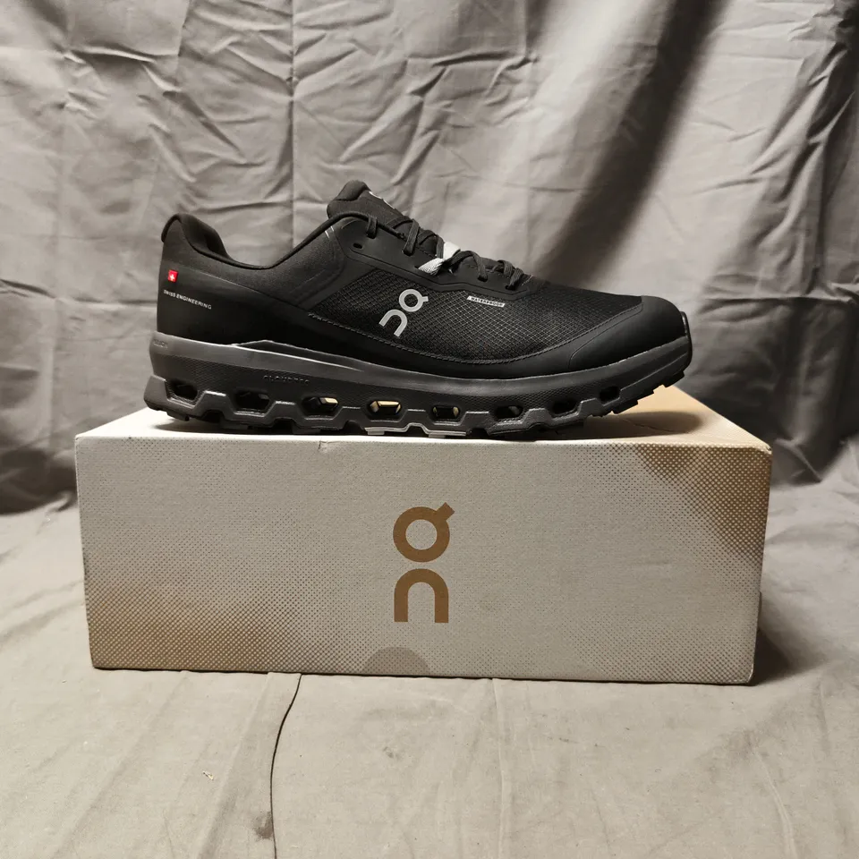 BOXED PAIR OF ON CLOUDVISTA 2 WATERPROOF TRAINERS IN BLACK/ECLIPSE UK SIZE 11