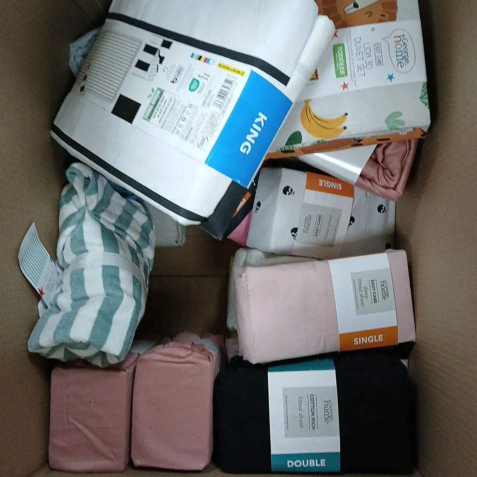 BOX OF APPROXIMATELY 10 ASSORTED BEDDING & SOFT FABRICS ITEMS TO INCLUDE - SUPER KING DUVET SET - FITTED SHEET - BLANKET - ETC