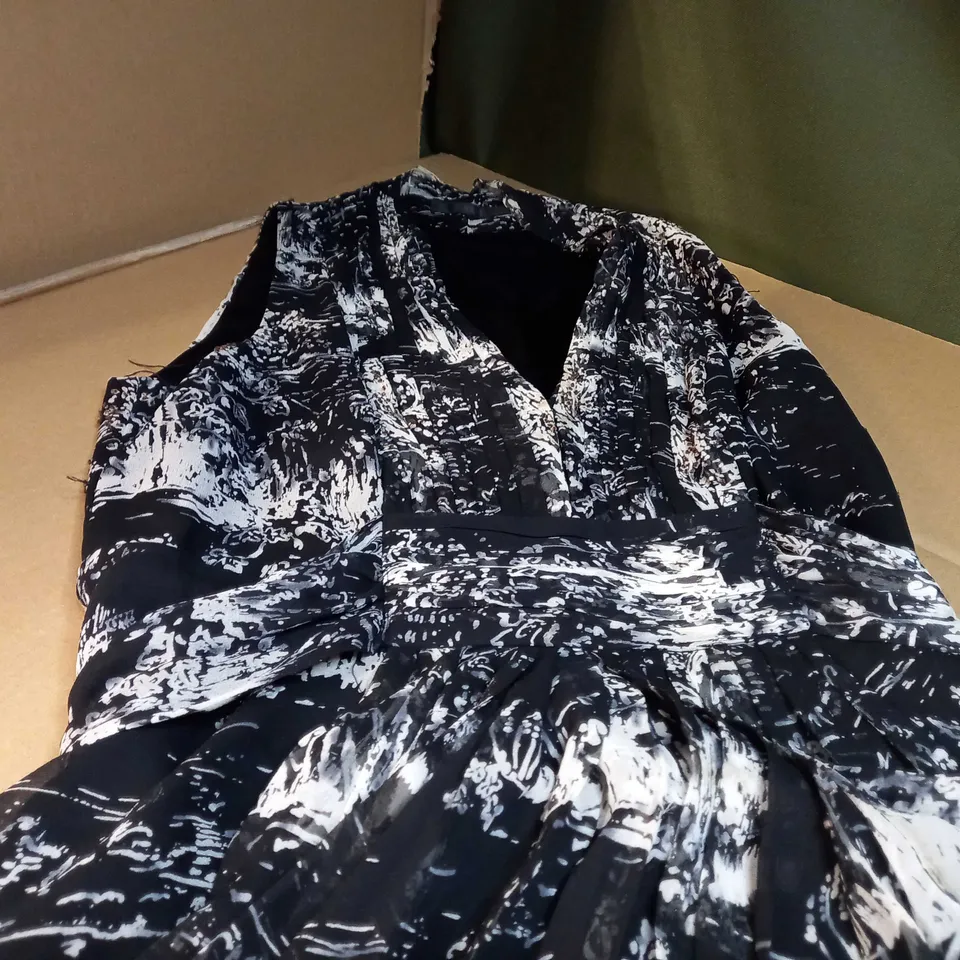 COAST BLACK/WHITE PLUNGE TEA DRESS 