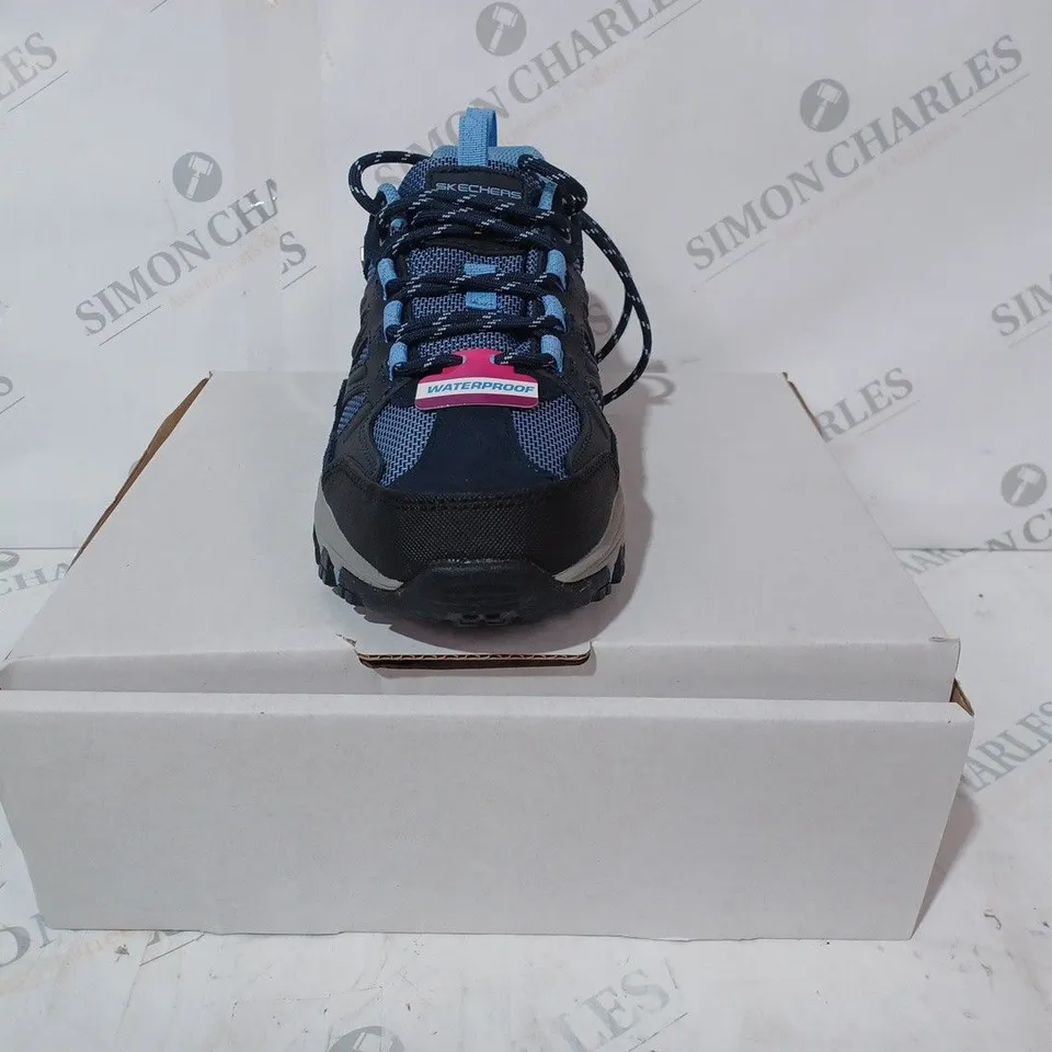 BOXED PAIR OF SKECHERS WATERPROOF BOOTS, NAVY - SIZE 4.5