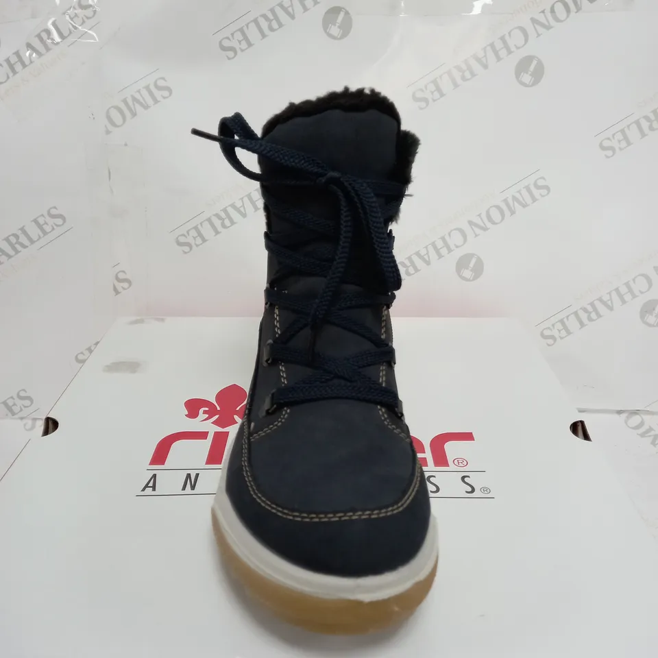 BOXED PAIR OF RIEKER WATER RESISTANT WARM HIKING BOOTS, NAVY - SIZE 5