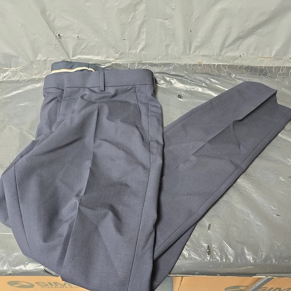 HUGO BOSS 2 PIECE NAVY SUIT - 46-36R JACKET + 30" TRS