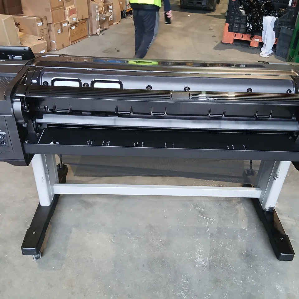 HP DESIGNJET Z9+ POSTSCRIPT COLOUR PRINTER WITH DREAMCOLOR – ON STAND