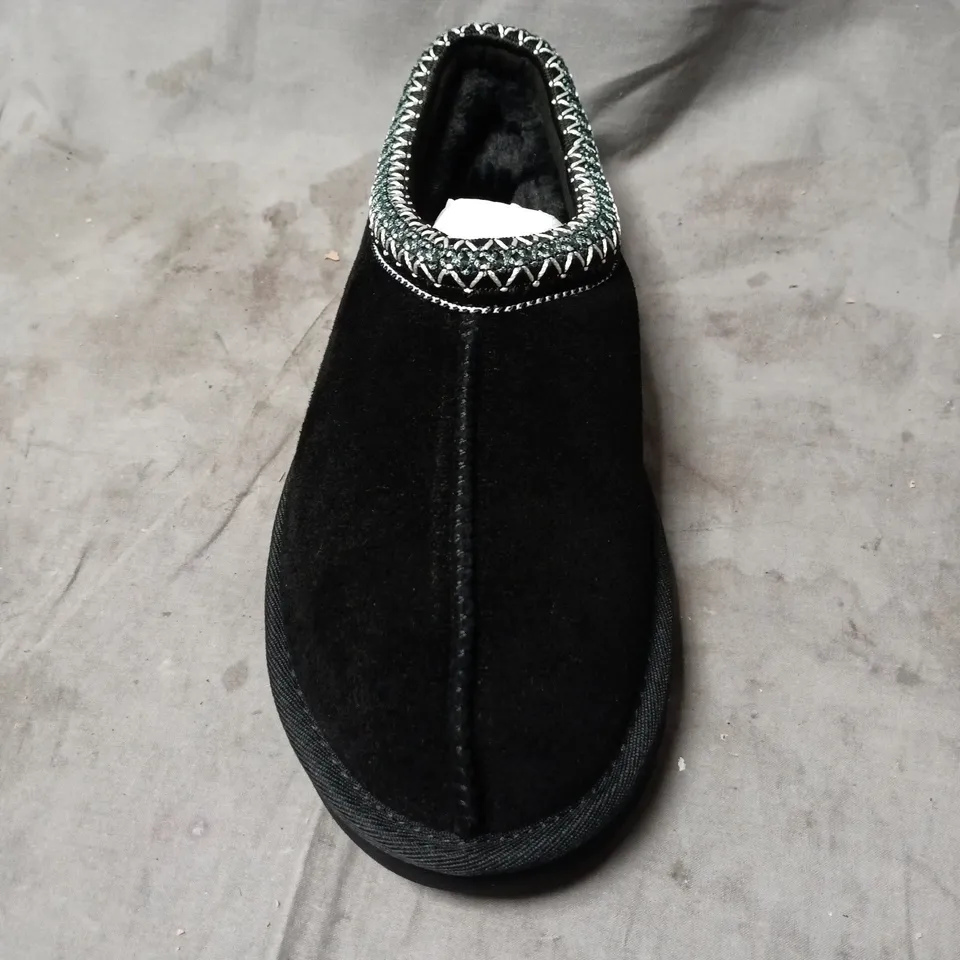 UGG BLACK SLIPPERS SIZE 40