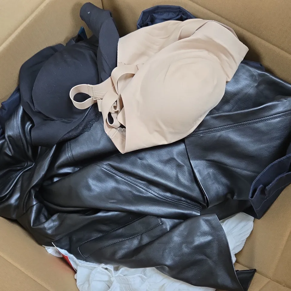 APPROXIMATELY 12 ASSORTED CLOTHING ITEMS IN VARIOUS STYLES, SIZES & COLOURS TO INCLUDE BRANDS SUCH AS FINERY, BEN DE LISI, RUTH LANGSFORD, ETC - COLLECTION ONLY