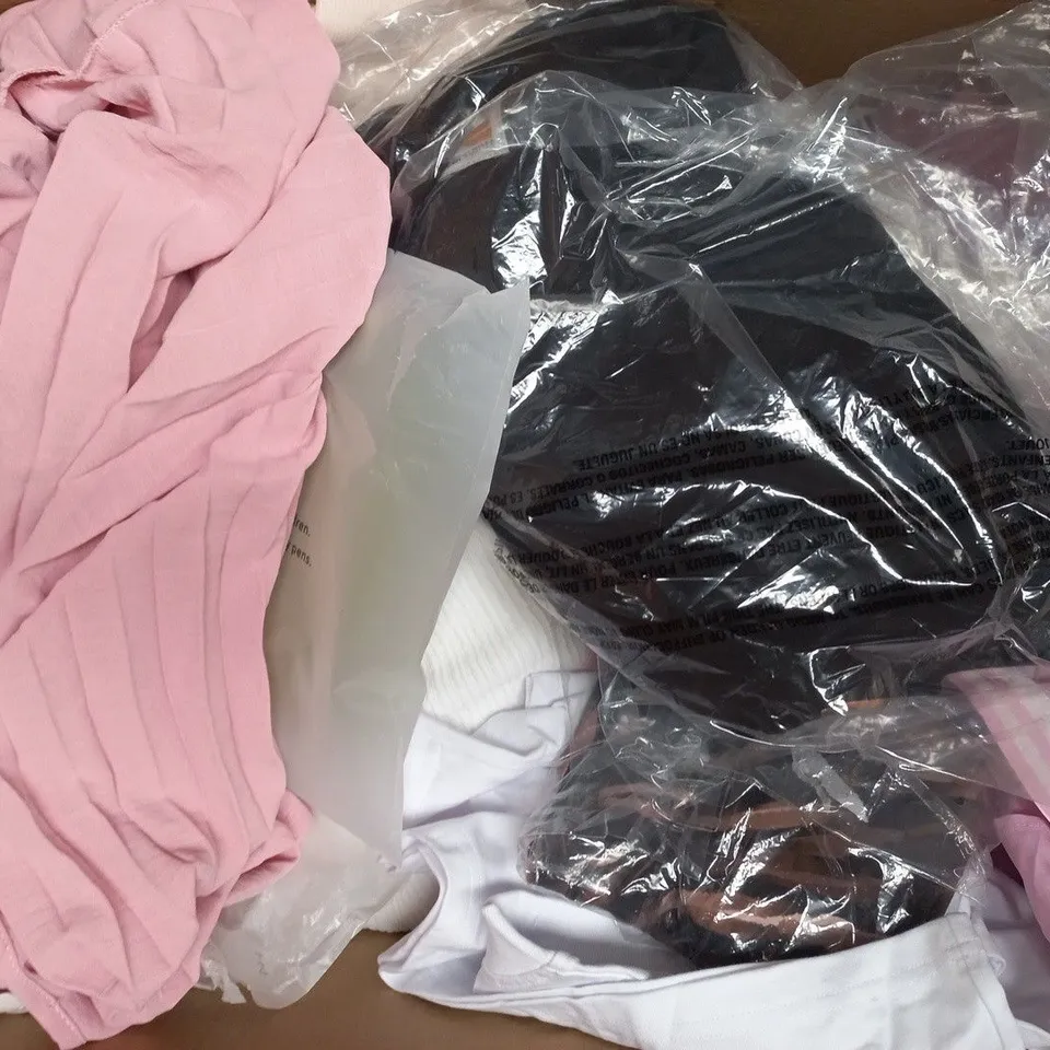 APPROXIMATELY 20 ASSORTED CLOTHING AND FASHION PRODUCTS IN VARIOUS STYLES AND SIZES - COLLECTION ONLY