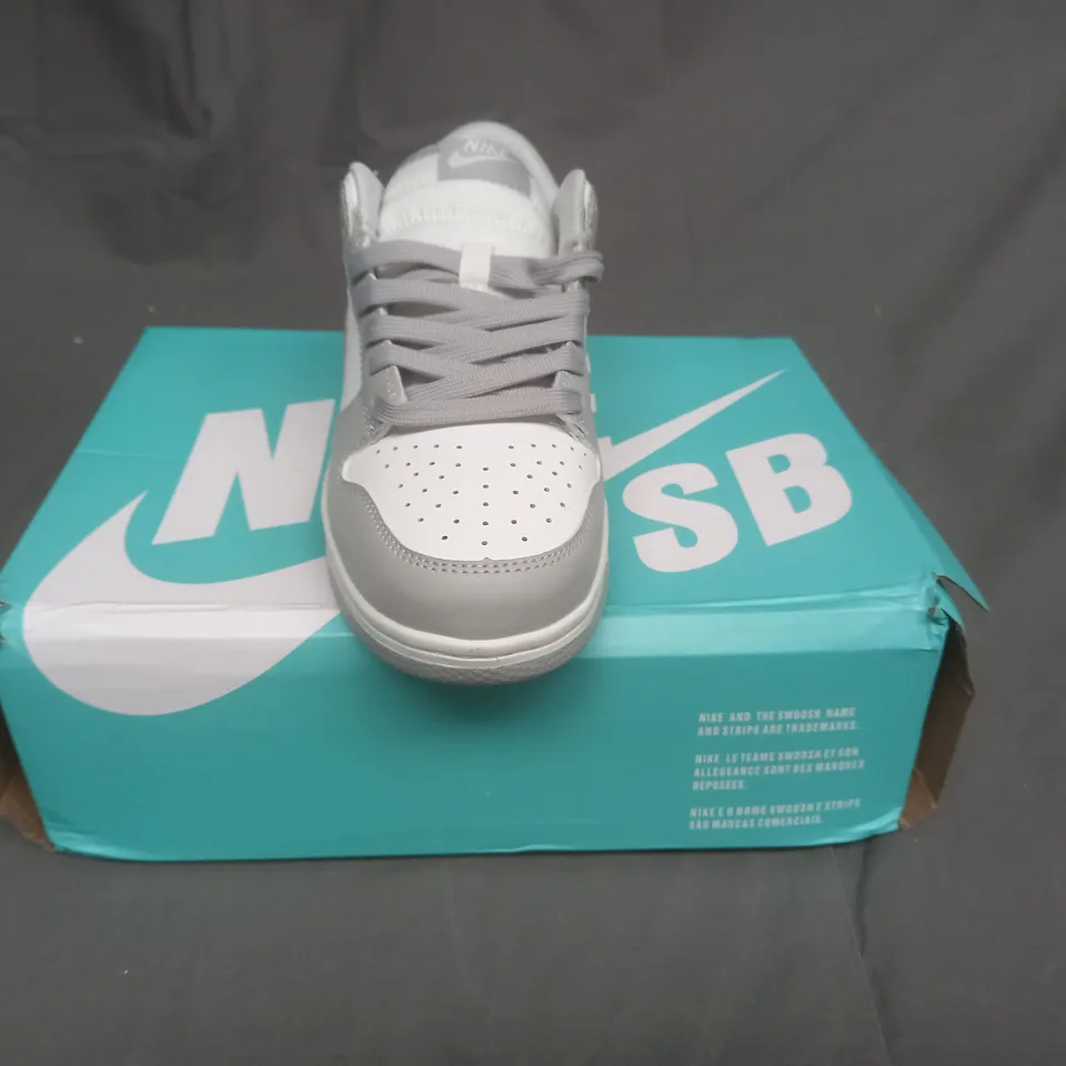 BOXED PAIR OF NIKE DUNKS LOW IN GREY SIZE UK 6