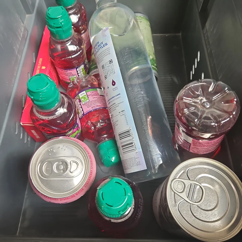 APPROXIMATELY 10 ASSORTED FOOD ITEMS TO INCLUDE - HUEL STRAWBERRY BANANA, SKINNY FOOD BARISTA VANILLA CREAMER, TONY'S CHOCOLONELY, ETC