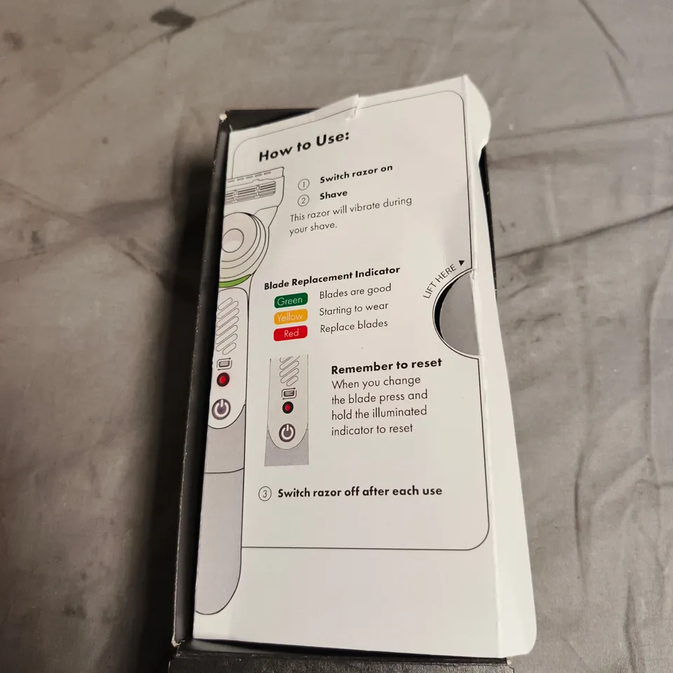 ELECTRIC RAZOR WITH STAND – BOXED 