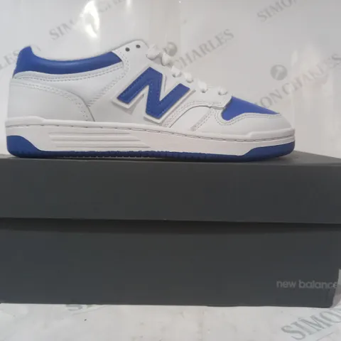 BOXED PAIR OF NEW BALANCE TRAINERS IN WHITE/BLUE UK SIZE 5
