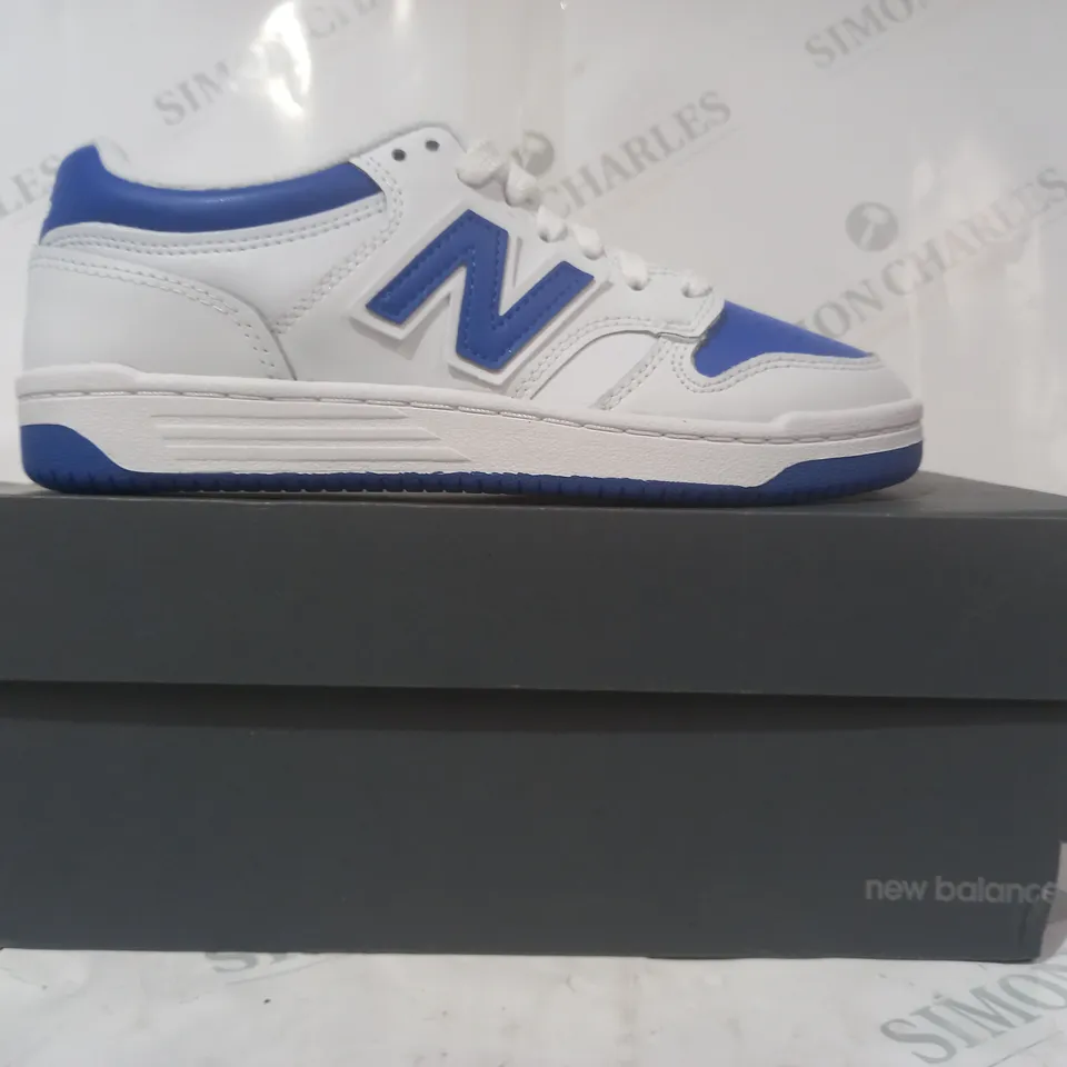 BOXED PAIR OF NEW BALANCE TRAINERS IN WHITE/BLUE UK SIZE 5