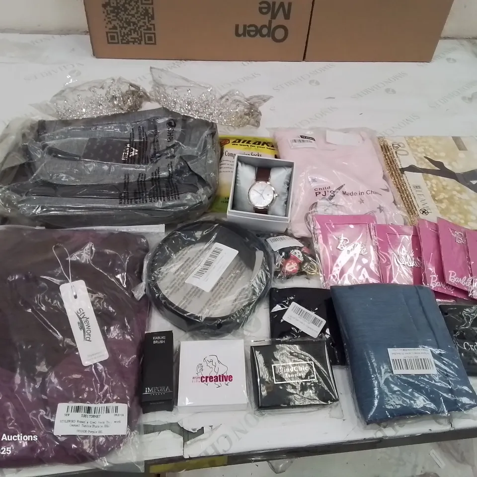 BOX CONTAINING LARGE QUANTITY OF MIXED EVERYDAY HOUSEHOLD ITEMS ETC. TO INCLUDE: DRESS UP JEWELLERY SETS, CLOTHES, BELTS, BAGS, TIGHTS AND LOTS MORE 