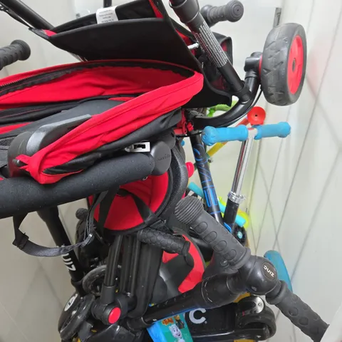 CAGE OF APPROXIMATELY 7 ASSORTED BROKEN SCOOTERS TO INCLUDE - ZINC , PAW PATROL ETC - COLLECTION ONLY