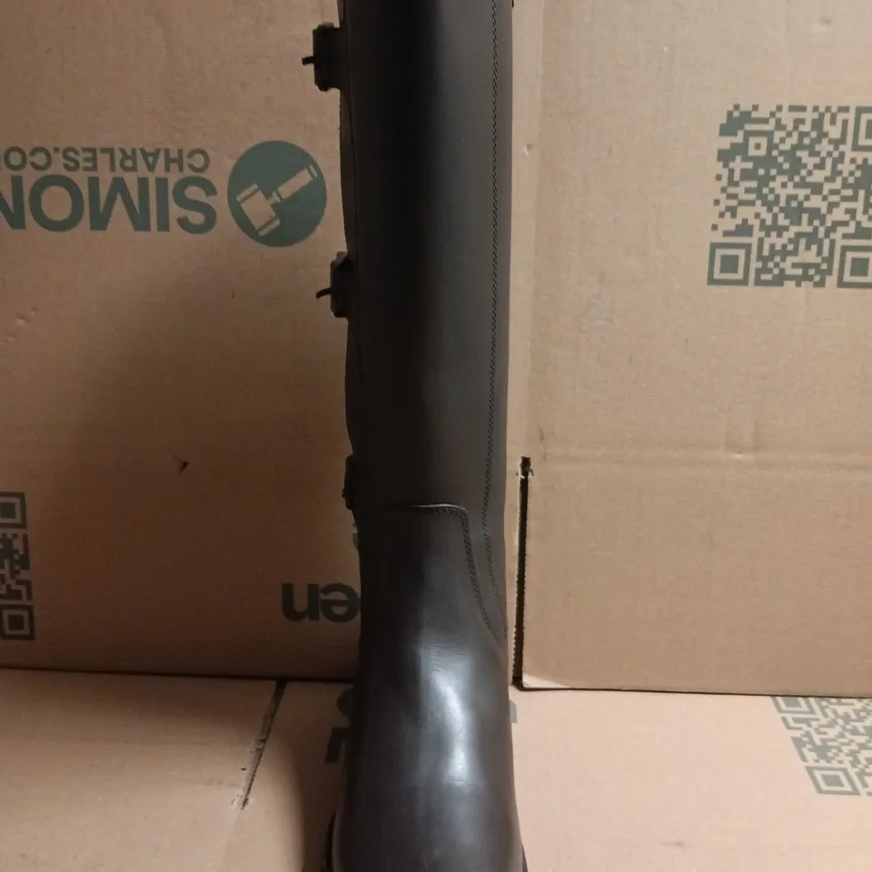 BOXED PAIR OF RYDALE ASKWITH RIDING BOOTS IN DARK BROWN SIZE 5