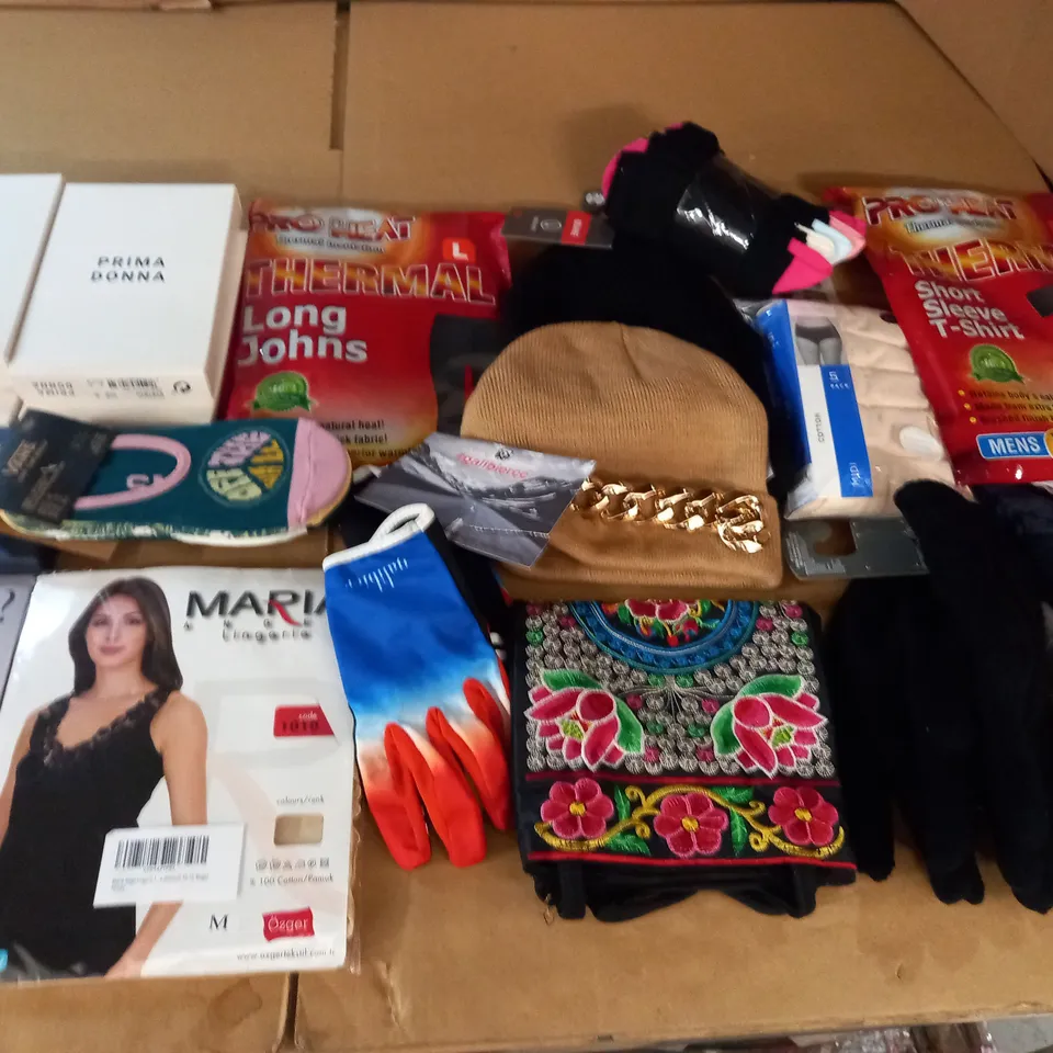 LOT OF ASSORTED CLOTHING ACCESSORIES TO INCLUDE BAGS, SOCKS AND HATS