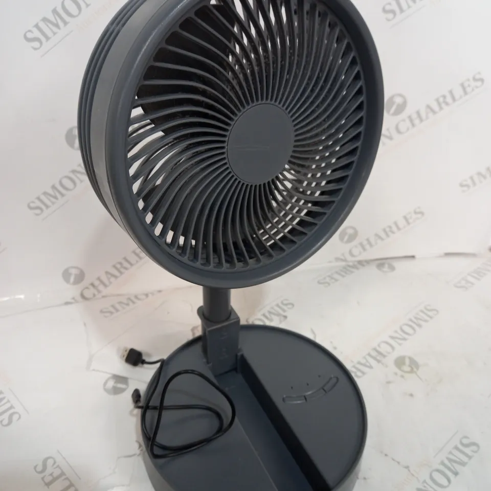 BOXED BELL & HOWELL RECHARGEABLE EXTENDABLE DESK & FLOOR FAN IN GREY