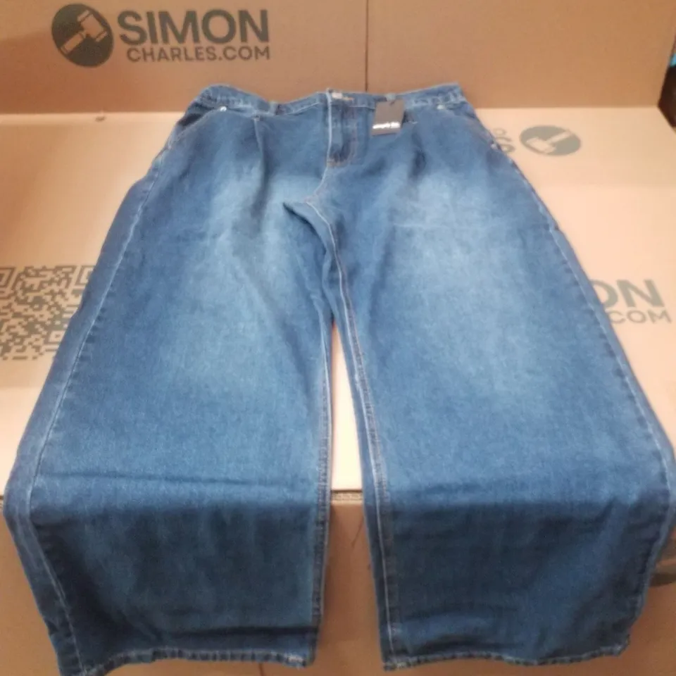 BOX CONTAINING APPROXIMATELY 9 BRAND NEW SIMPLY BE MID BLUE PLEAT DETAIL WIDE LEG JEANS - SIZE 14R