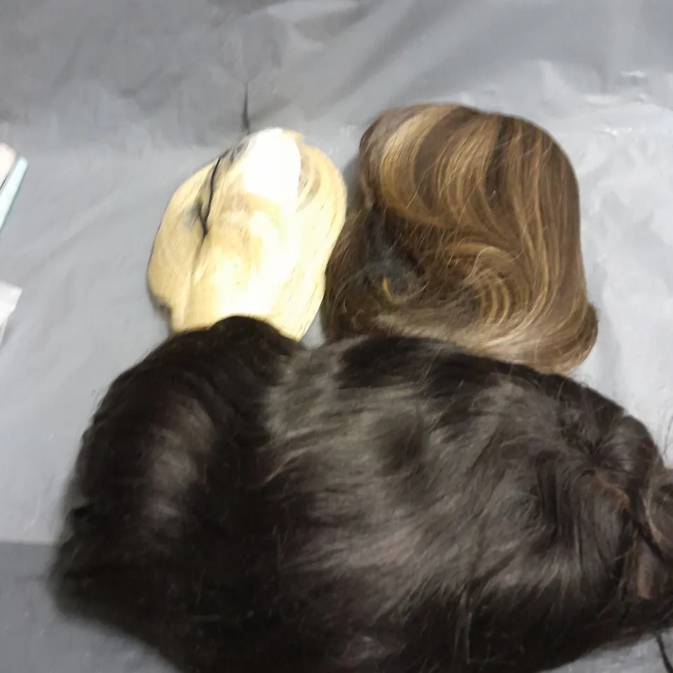 APPROXIMATELY 10 WIGS AND HAIR PIECES ASSORTED COLOURS AND STYLES