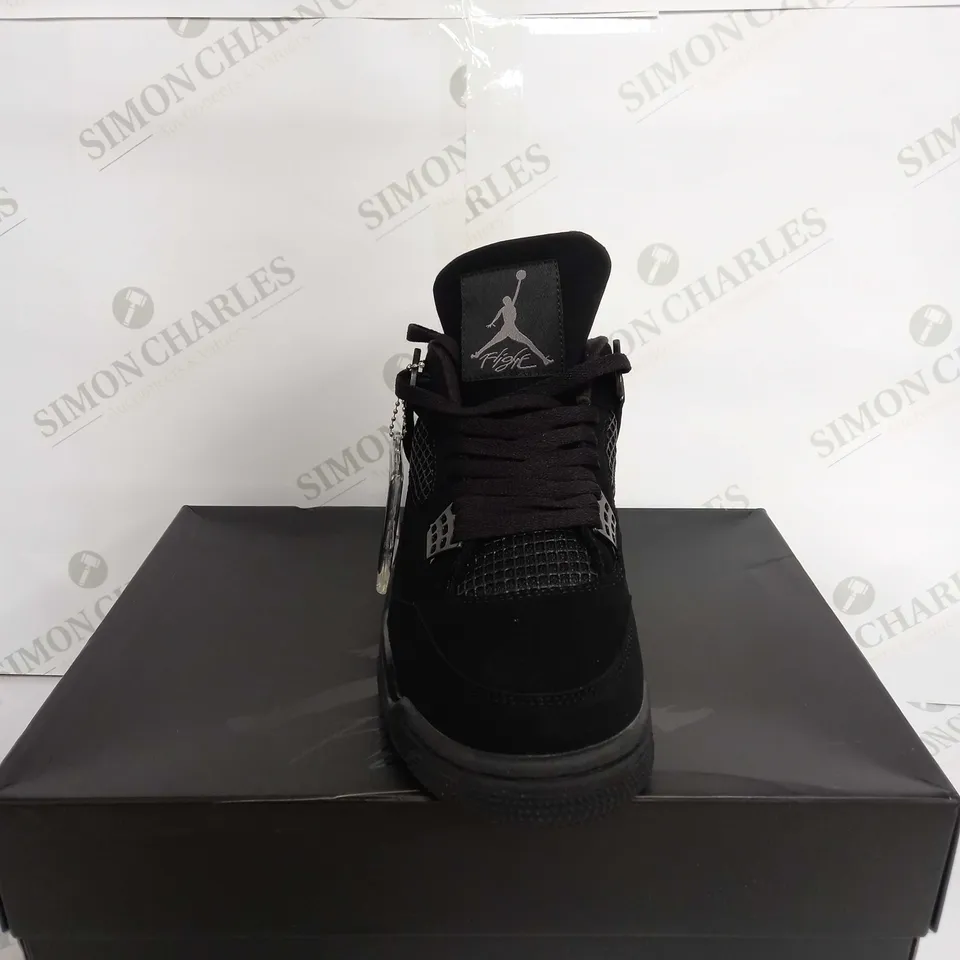 AIR JORDAN 4 RETRO IN BLACK - UK 8.5