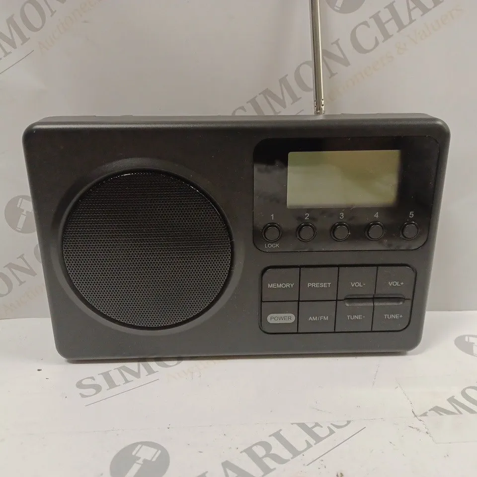 BOXED PORTABLE AM/FM RADIO