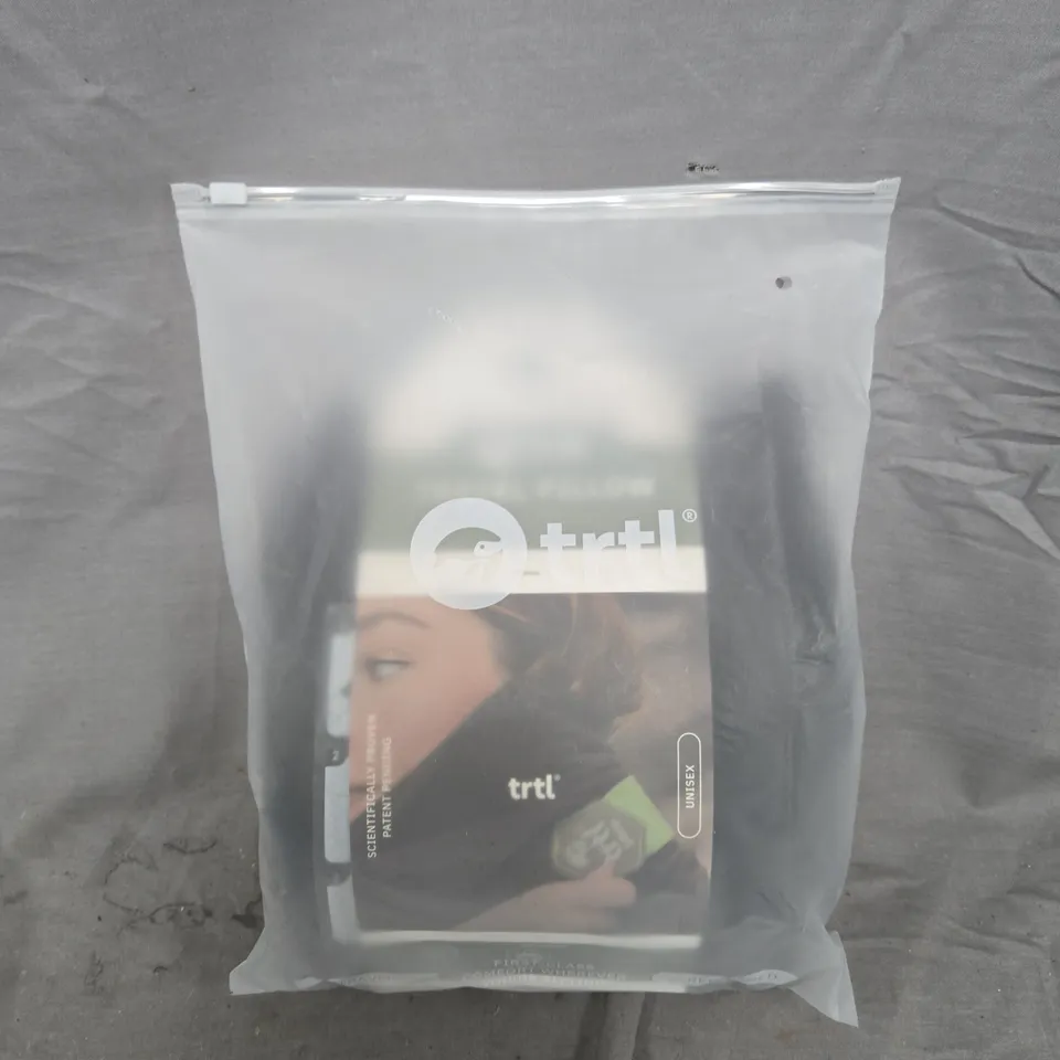 BAGGED TRTL TRAVEL PILLOW FOR NECK SUPPORT IN BLACK