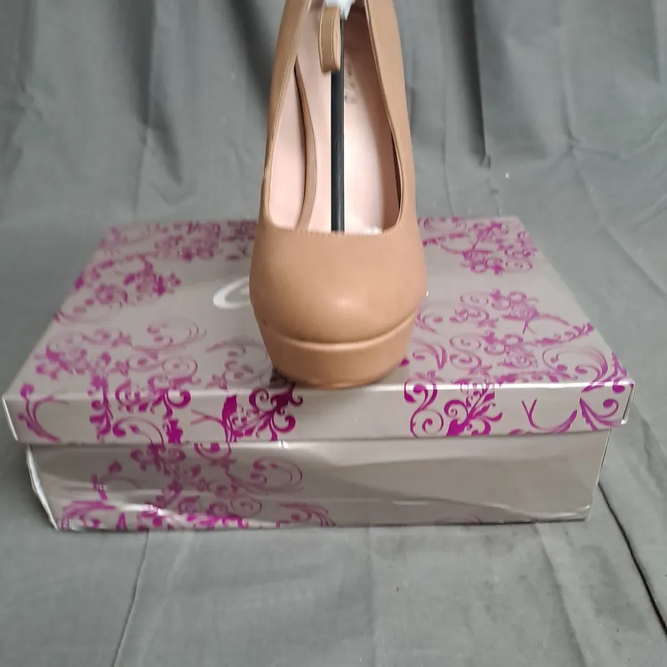 BOXED LOT OF 10 PAIRS OF CIARA'S LADIES HIGH HEELED SHOES. VARIOUS SIZES