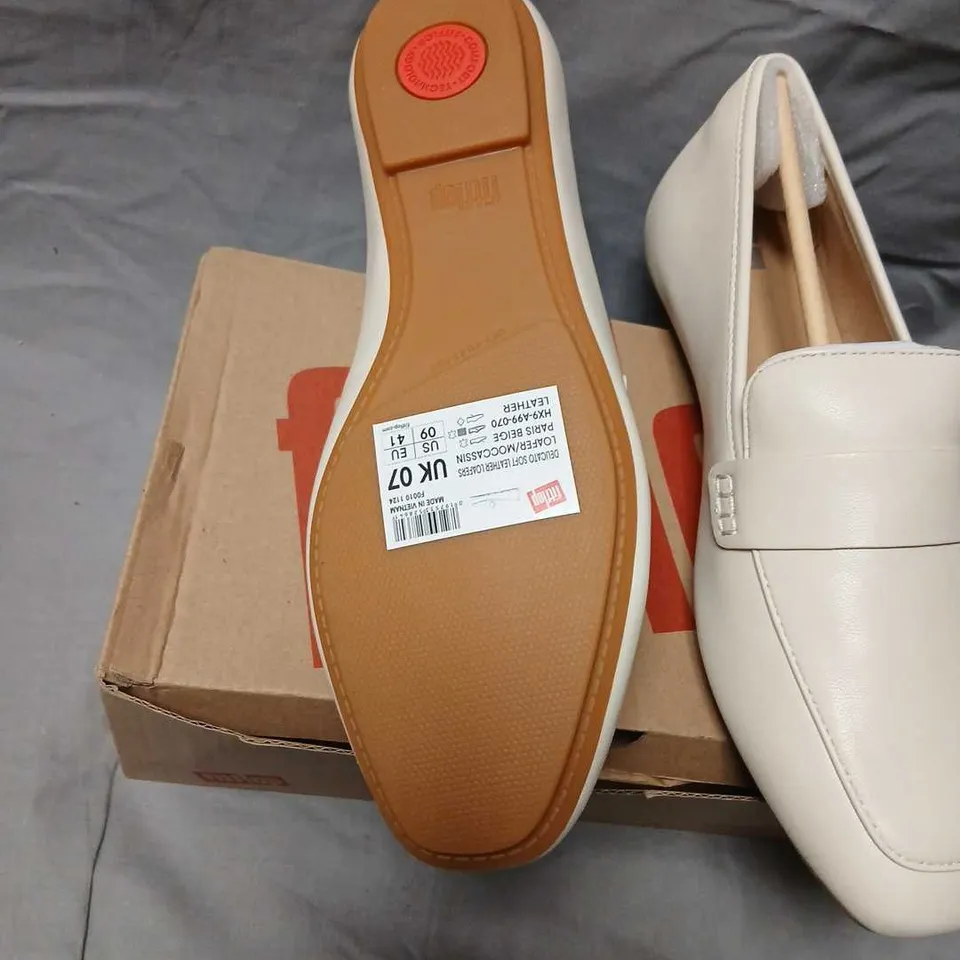FITFLOP WHITE LEATHER SLIP-ON LOAFERS – WOMEN'S UK 7 (EU 41)