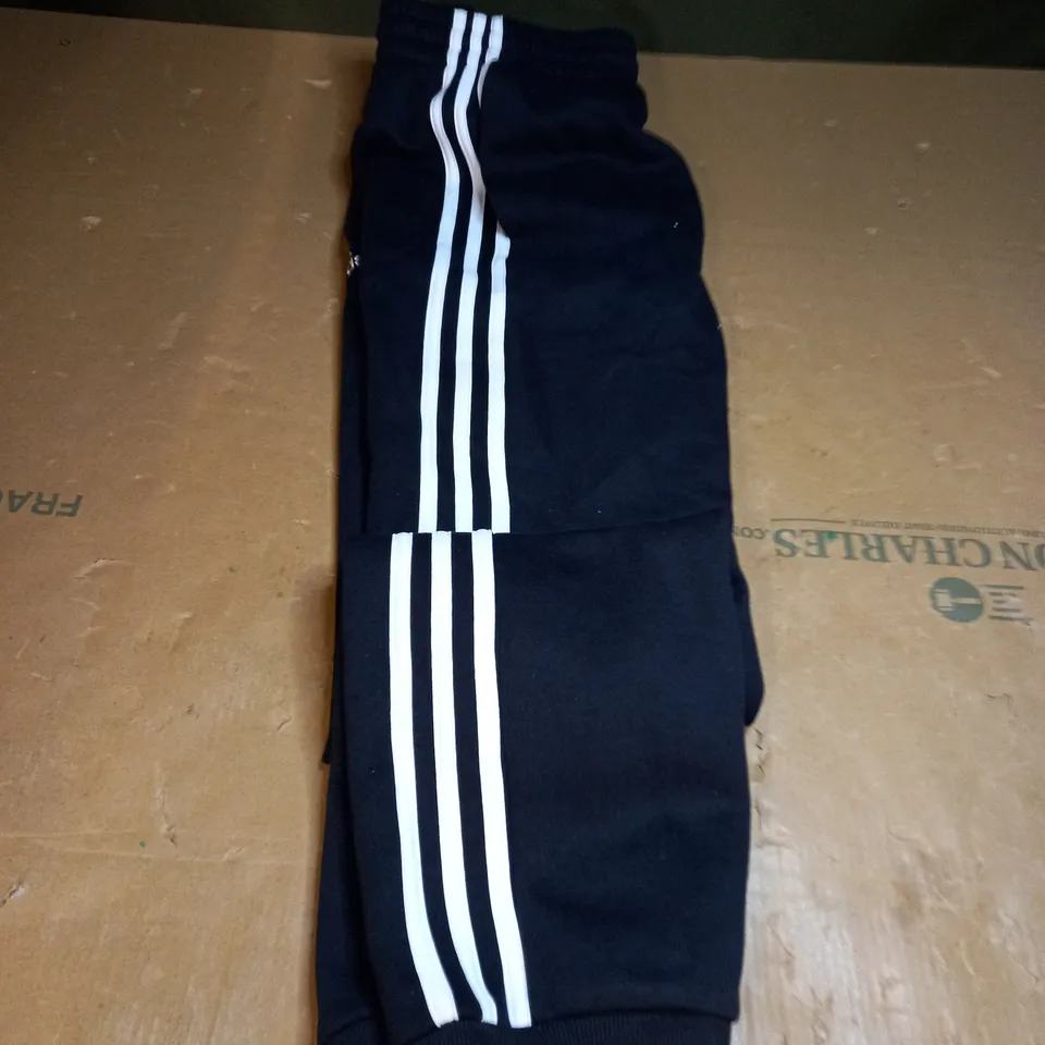 BLACK ADIDAS JOGGERS SIZE M