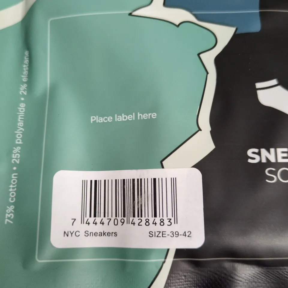 ON THAT ASS NYC SNEAKERS SOCKS – EU 39-42 (UK 6-8) – 73% COTTON, 25% POLYESTER, 2% ELASTANE