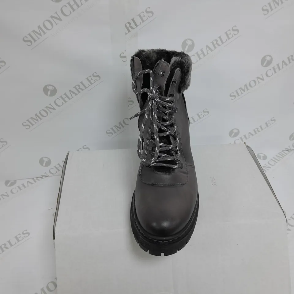MODA HIKING BOOT SIZE 7