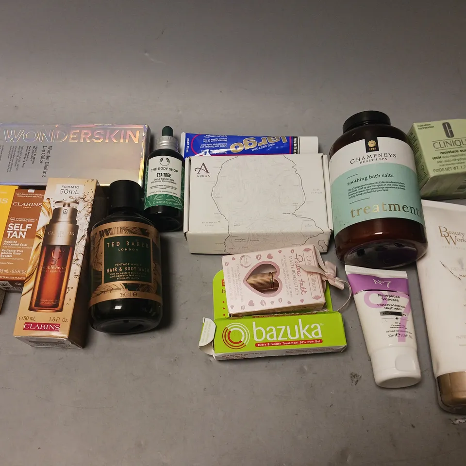 BOX OF APPROXIMATELY 20 COSMETIC ITEMS TO INCLUDE - MOISTURE SURGE, RESTORE MASK, AND TED BAKER BODY WASH ETC. 