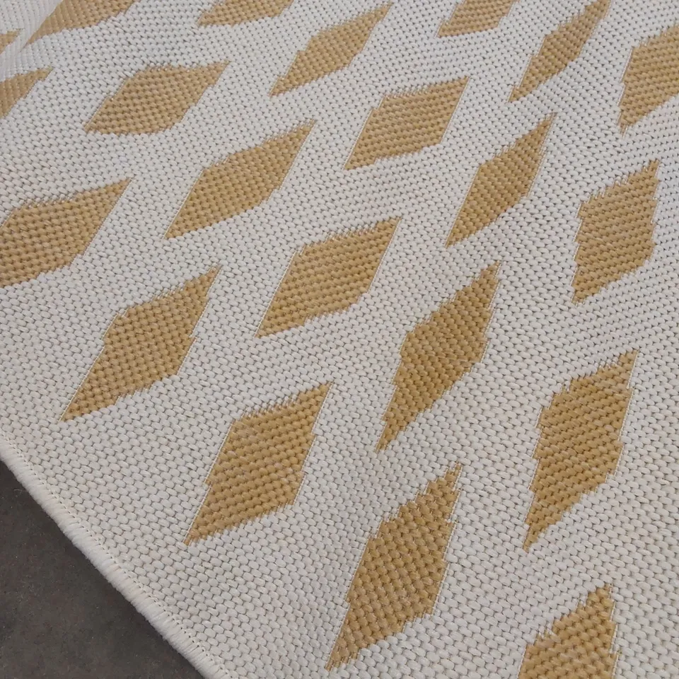 DIAMOND ILLUSION TUFTED INDOOR/OUTDOOR ROUND RUG // DIAMETER: 240cm