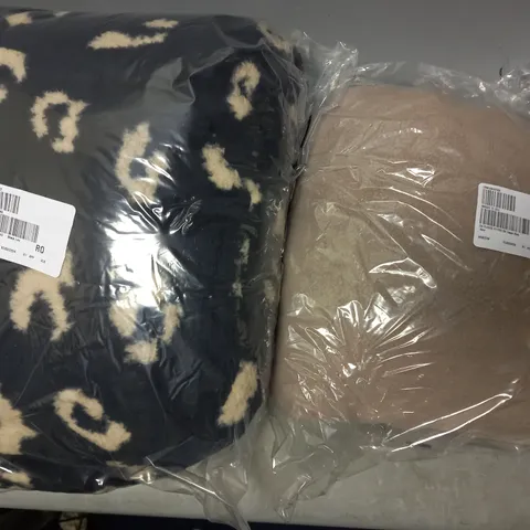 BOX OF APPROXIMATELY 5 ASSORTED CLOTHING AND FASHION ITEMS IN VARIOUS STYLES, SIZES, AND COLOURS - COLLECTION ONLY